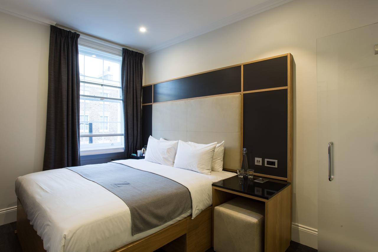 Habitación con cama grande